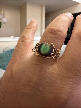 Vintage 1970s Men's Unisex Wire-Wrapped Ring Natural Black Mother of Pearl
